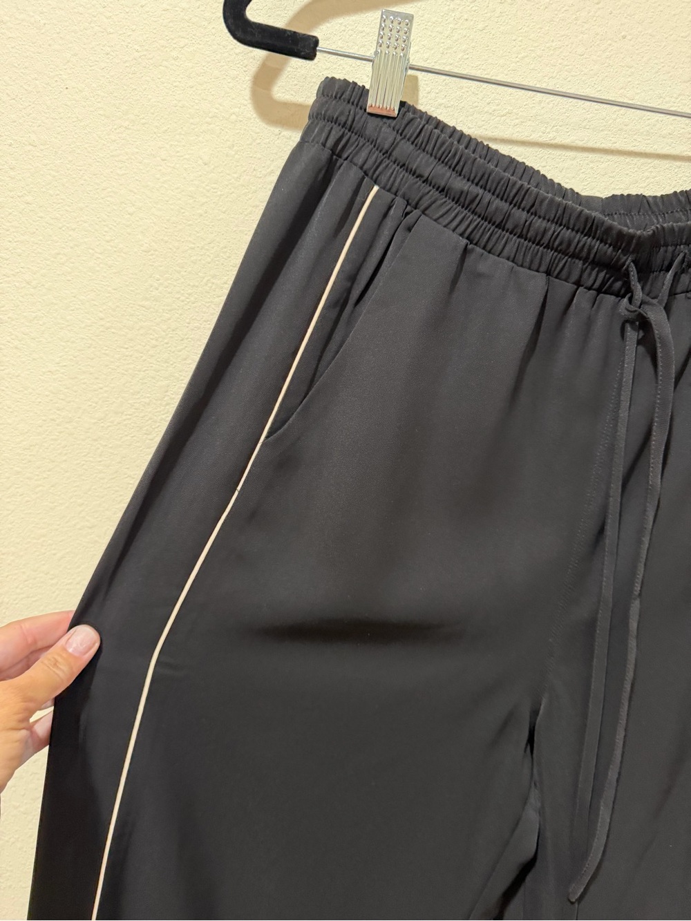 Heartloom Black Elastic Waist Pull-On Pants with Cream Label Never Worn